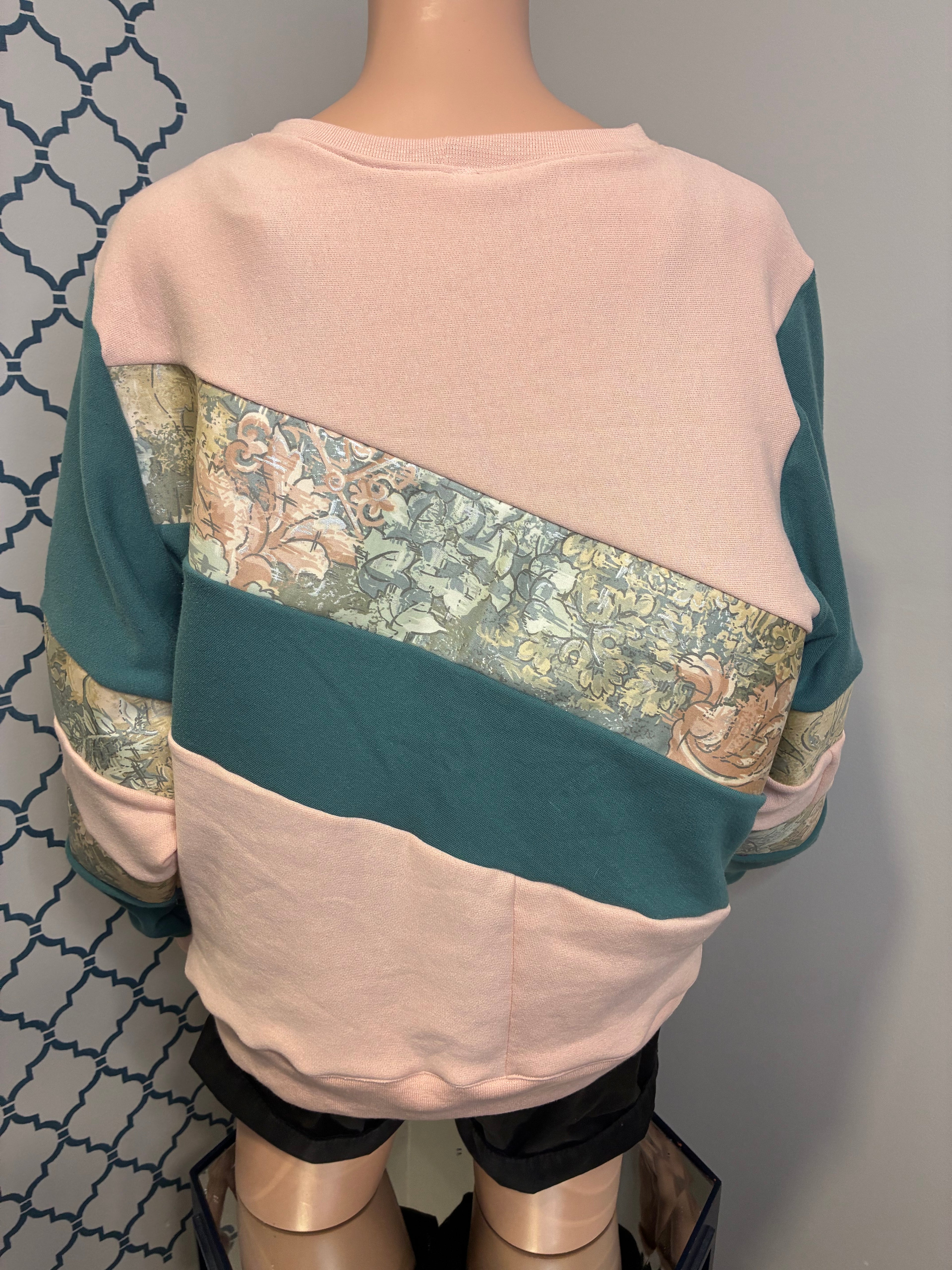 Mama’s Retro Crew Neck (L) (SOLD)