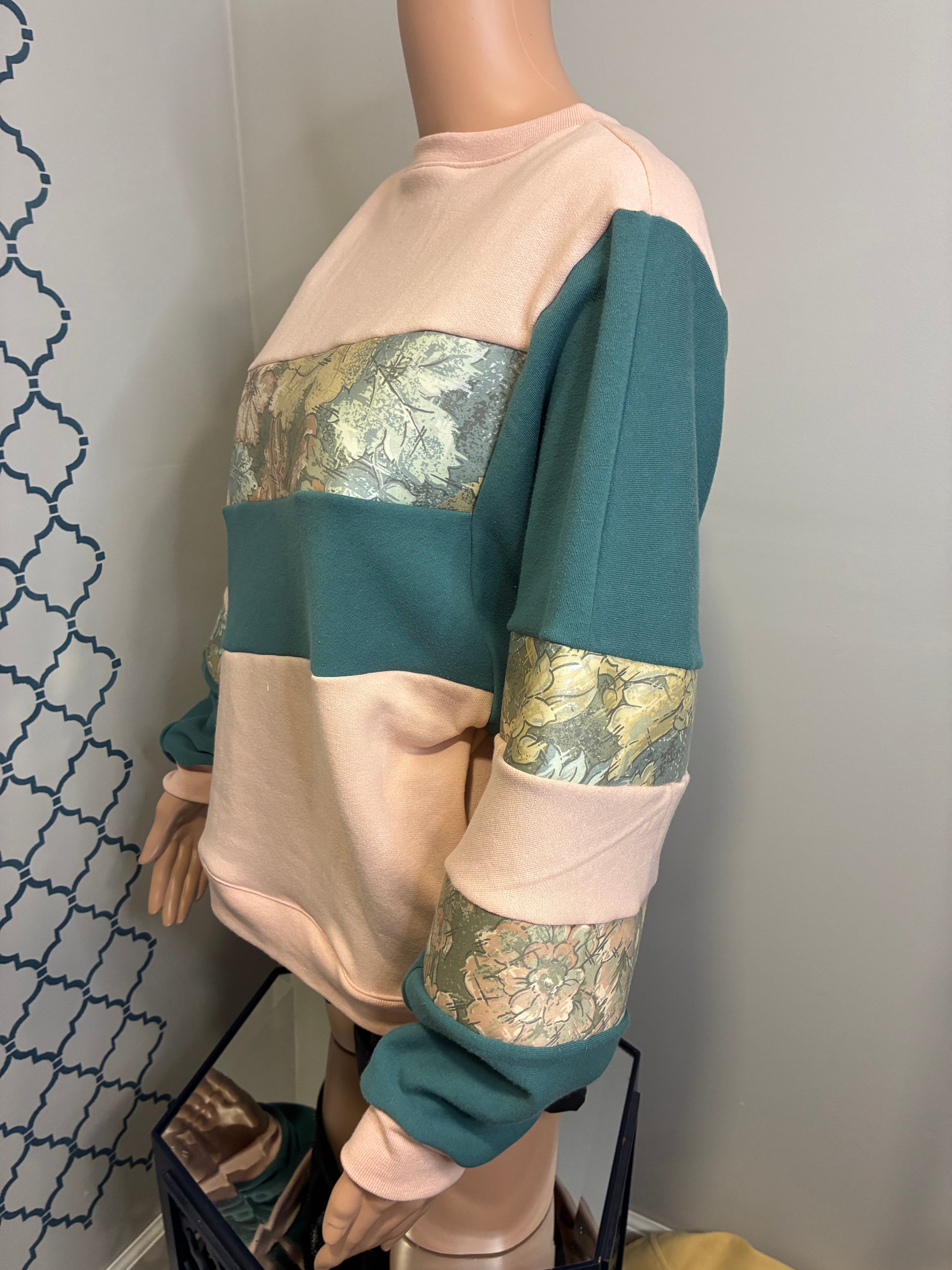 Mama’s Retro Crew Neck (L) (SOLD)