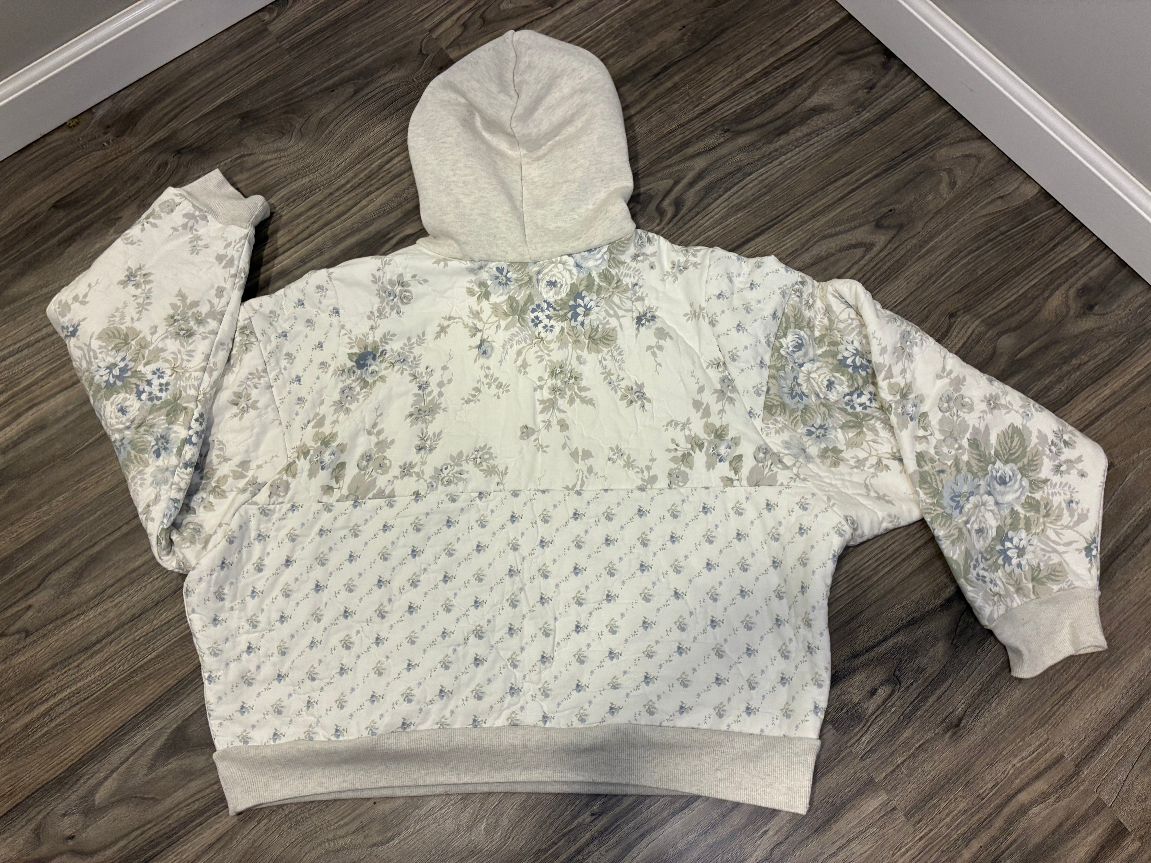 Quilted Cream Sweatshirt (M) (SOLD)