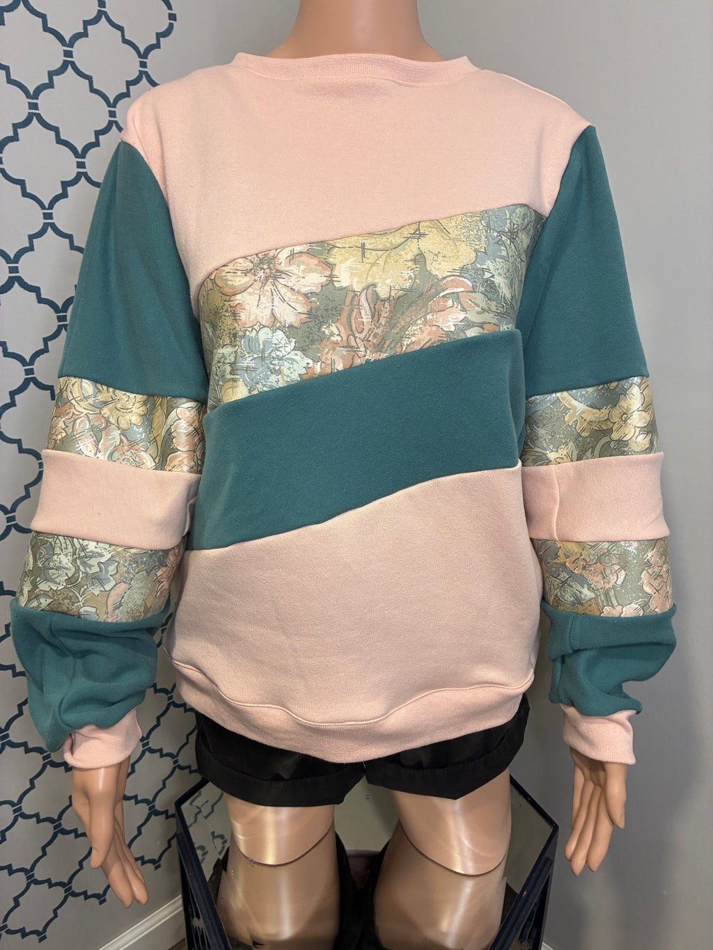 Mama’s Retro Crew Neck (L) (SOLD)