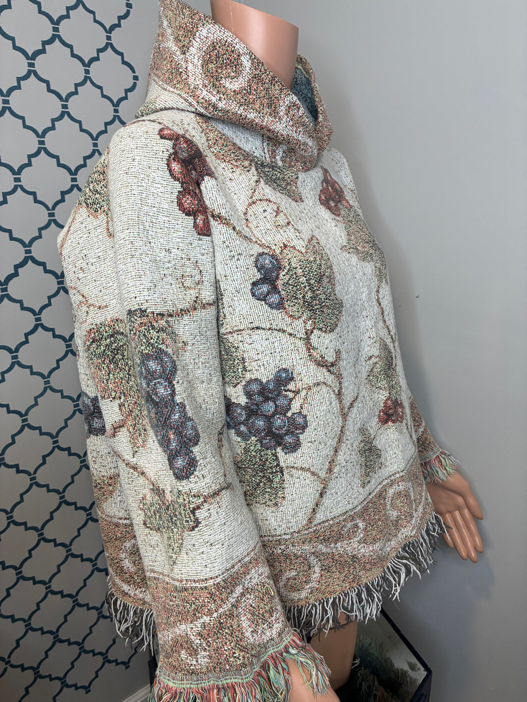 Grape Vine Hooded Pullover Sweater (M)