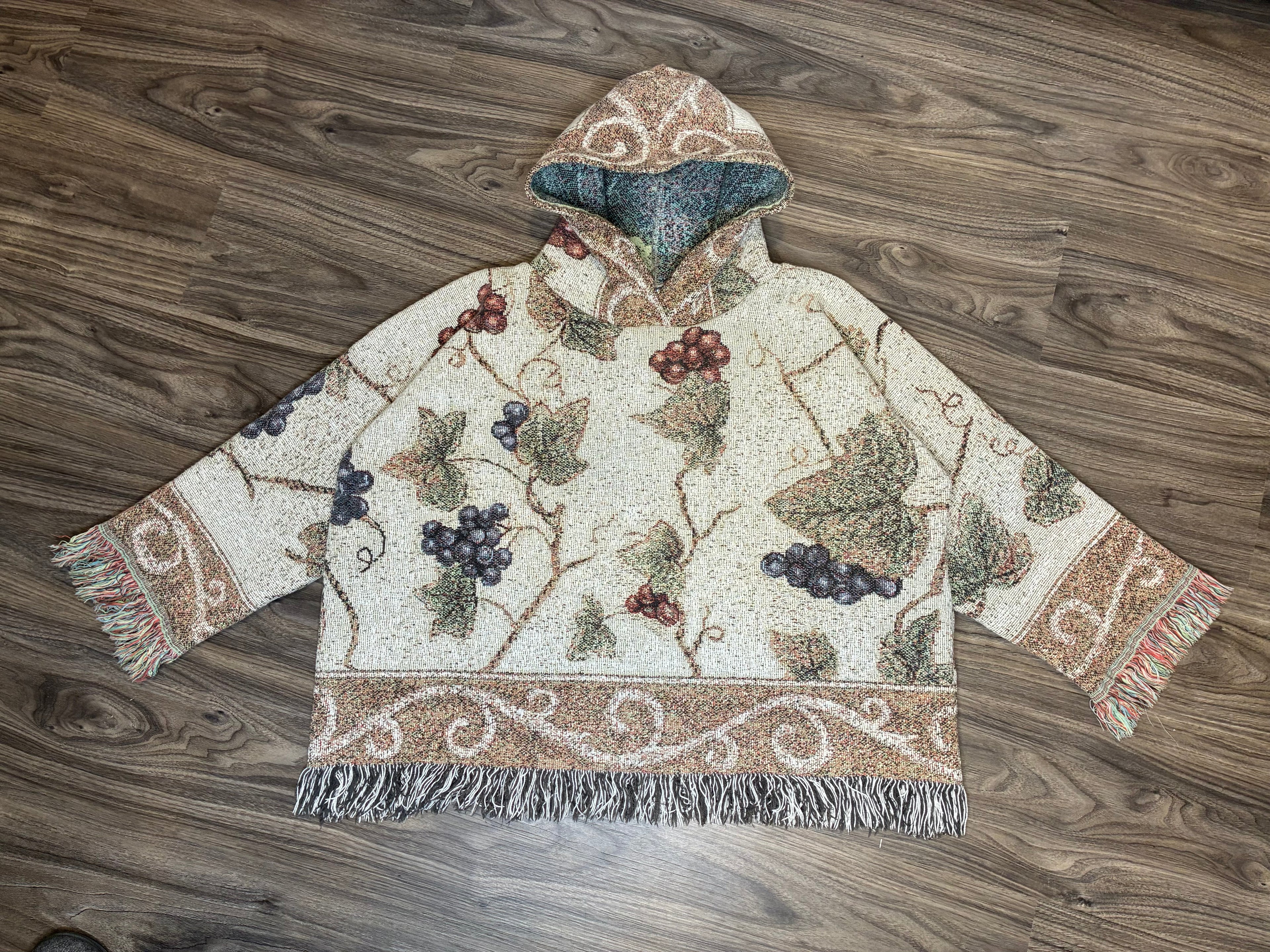 Grape Vine Hooded Pullover Sweater (M)