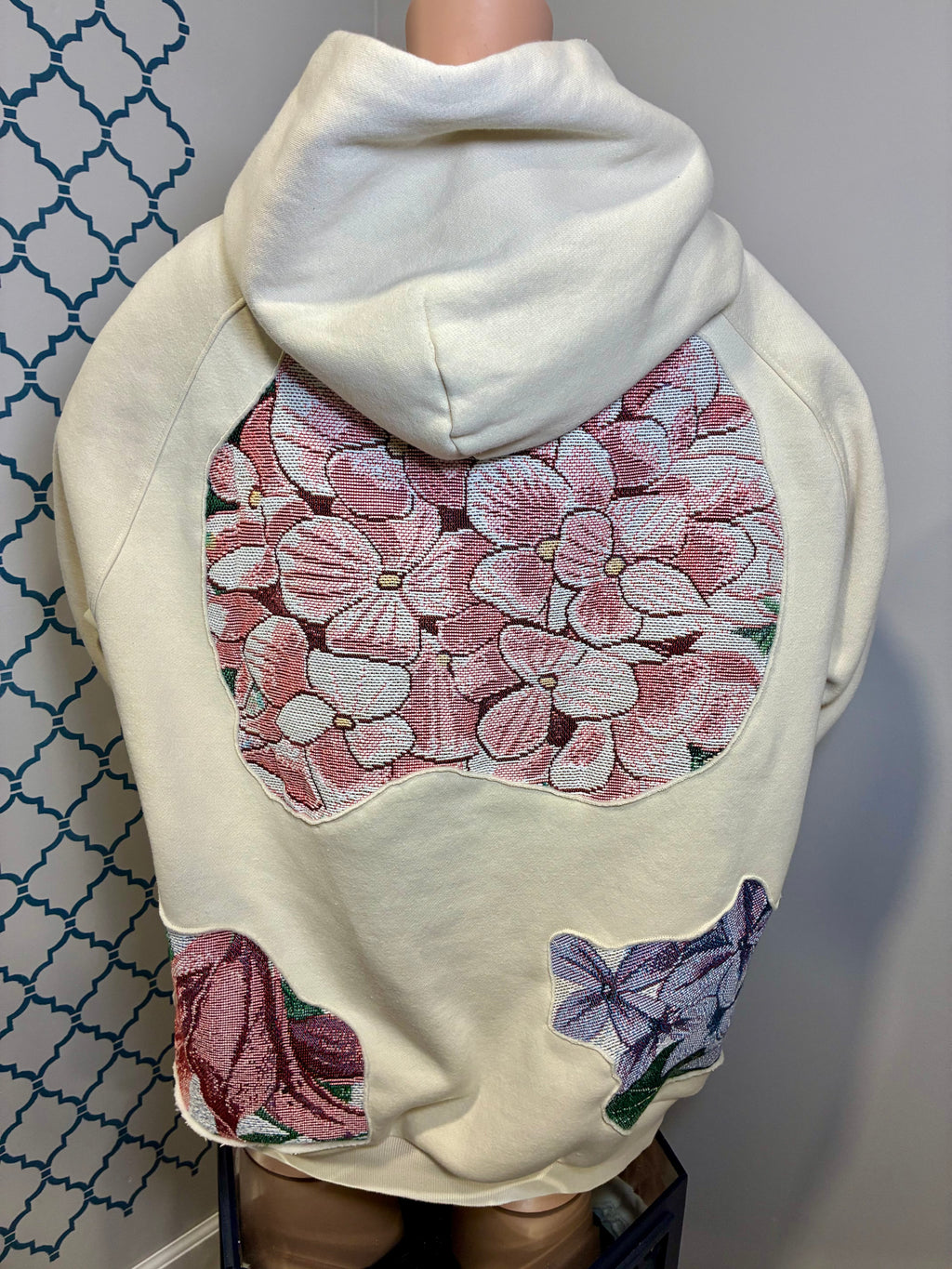 Bloom-blanket Sweatshirt (XL) (SOLD)