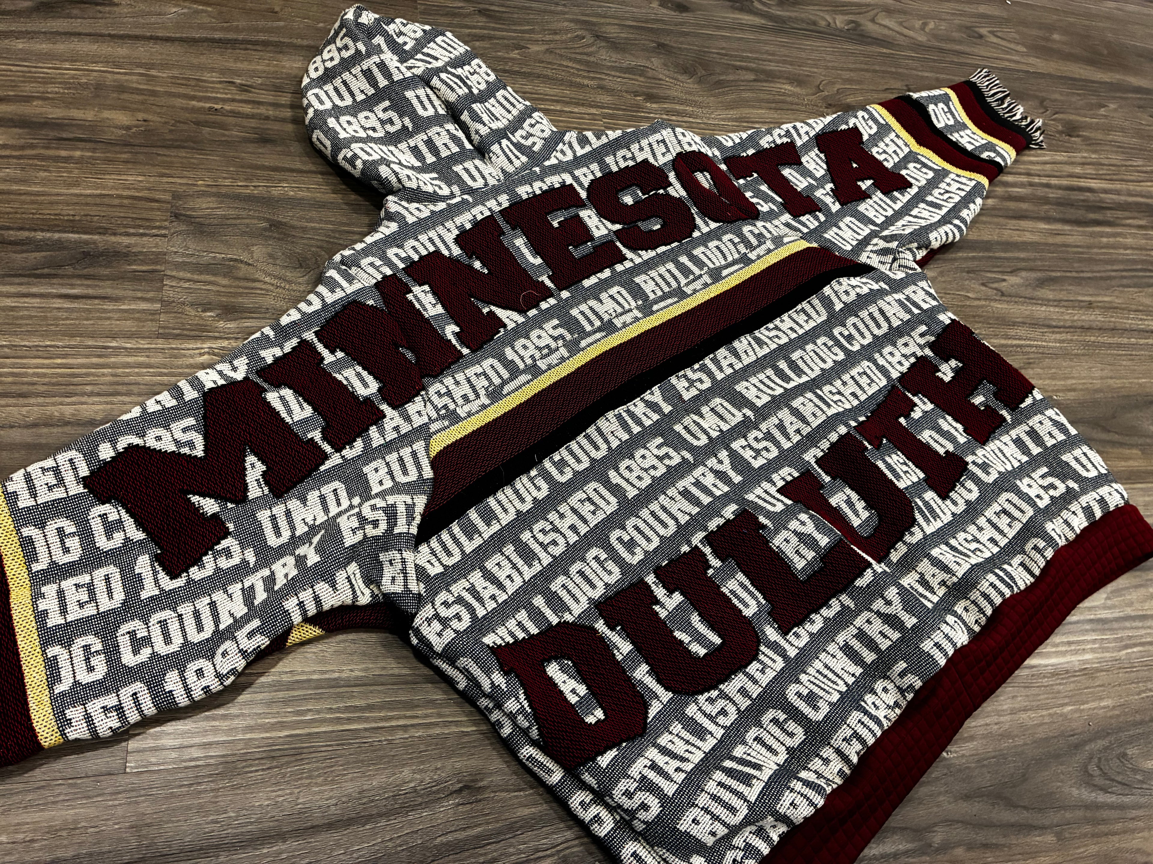 UMD Bulldogs Blanket Pullover (XL)