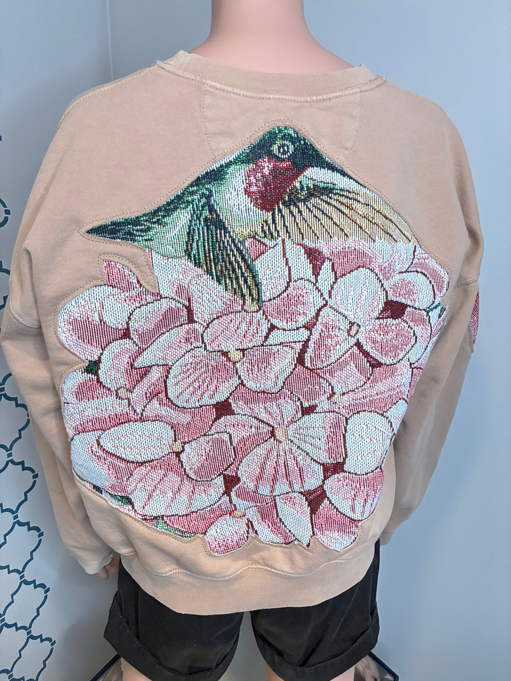 Hummingbird Blanket Crewneck (M)