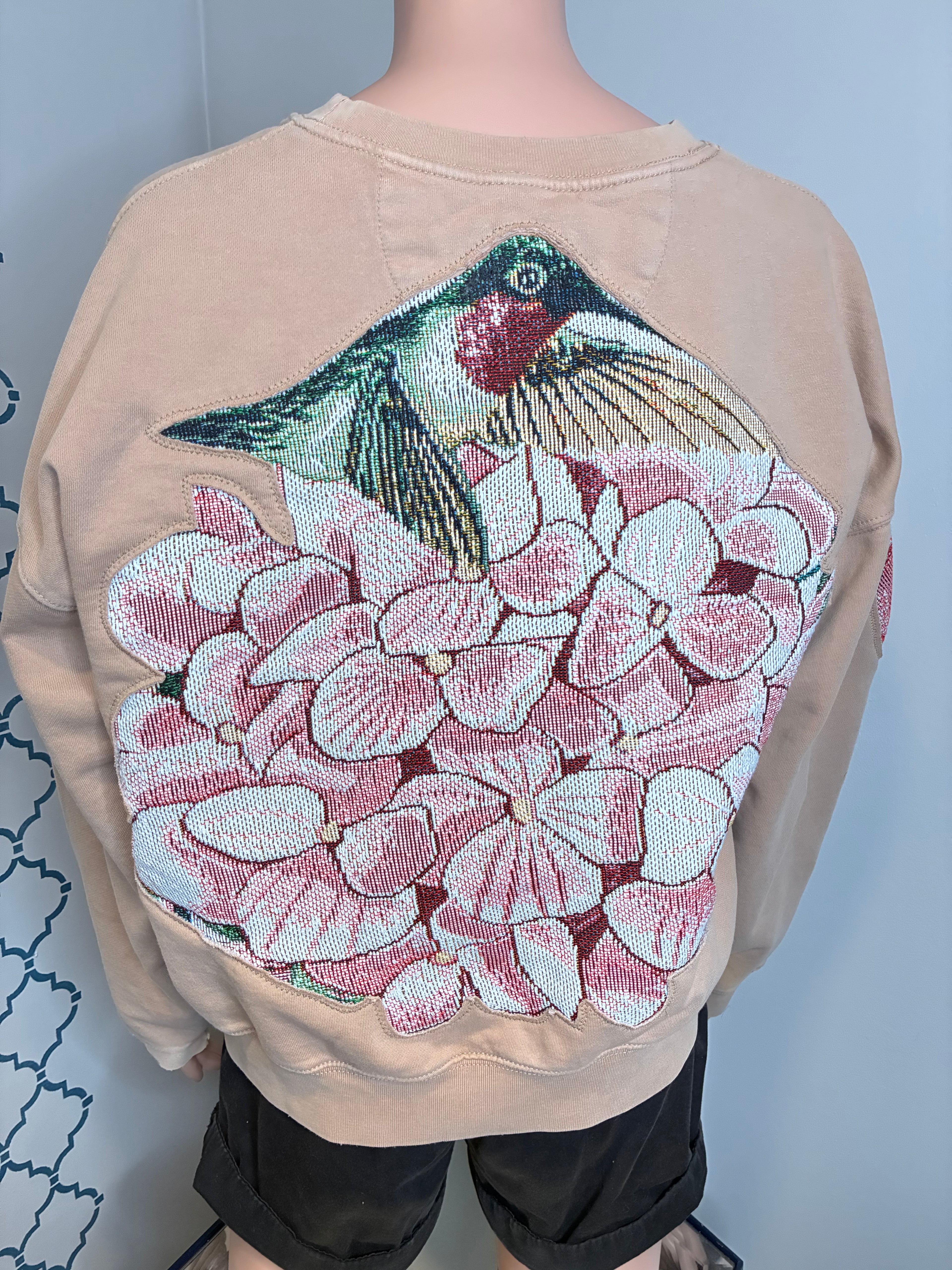 Hummingbird Blanket Crewneck (M)