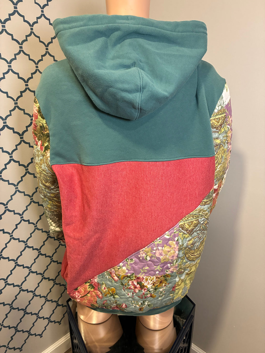 Grandma’s Garden Sweatshirt (M)