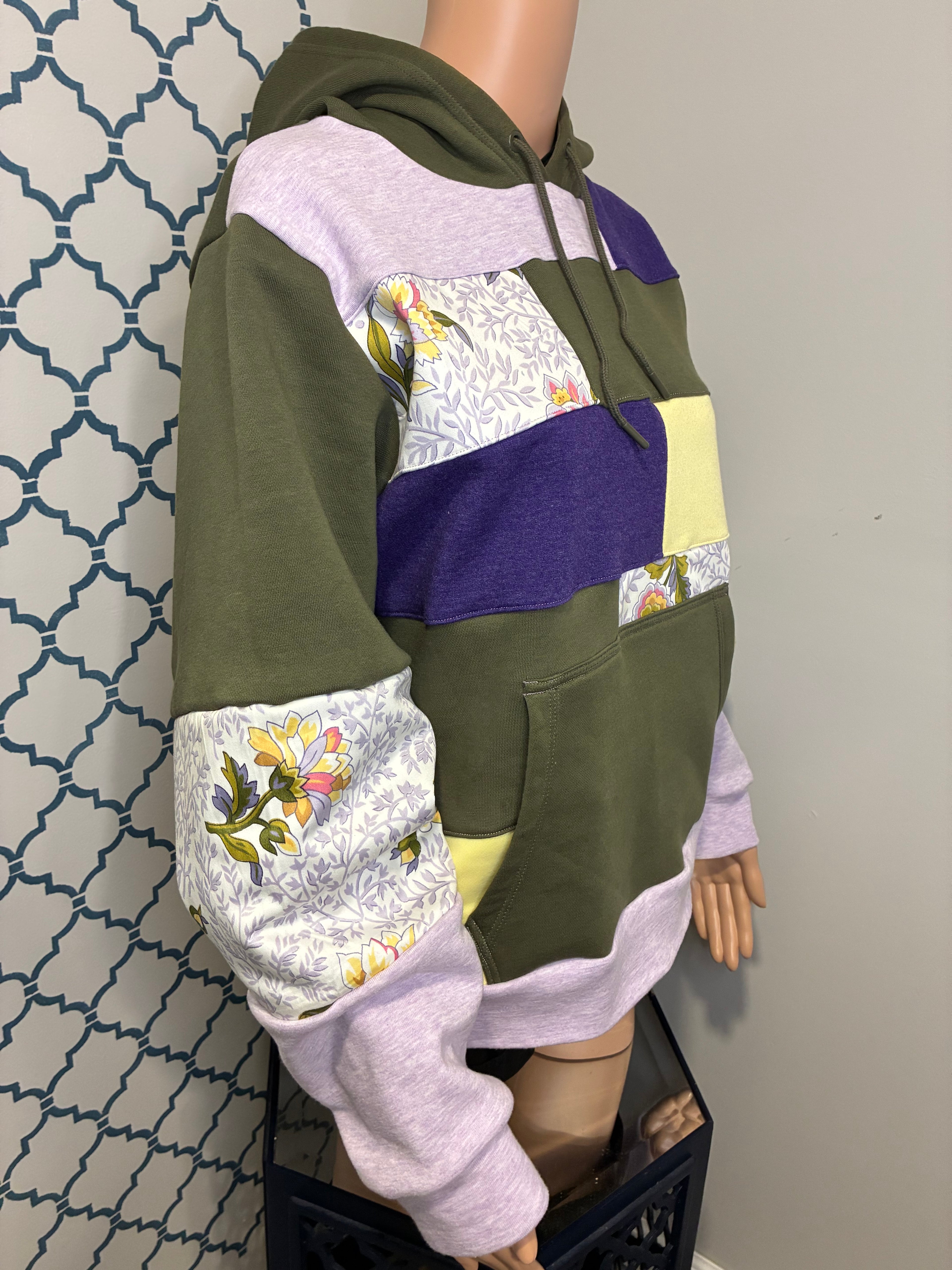 Violet Daydream Hoodie (M)
