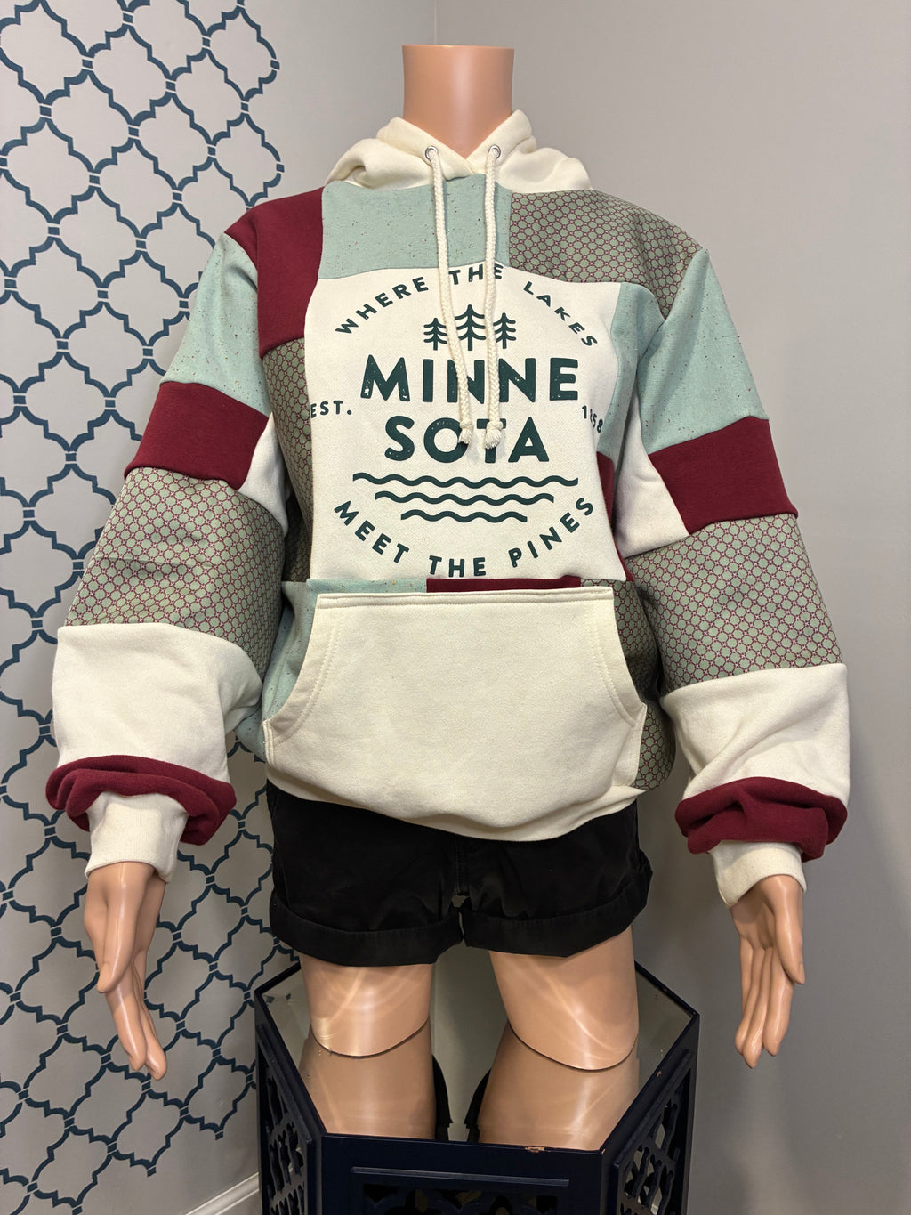 Minnesota Winter Ice Hoodie (L)