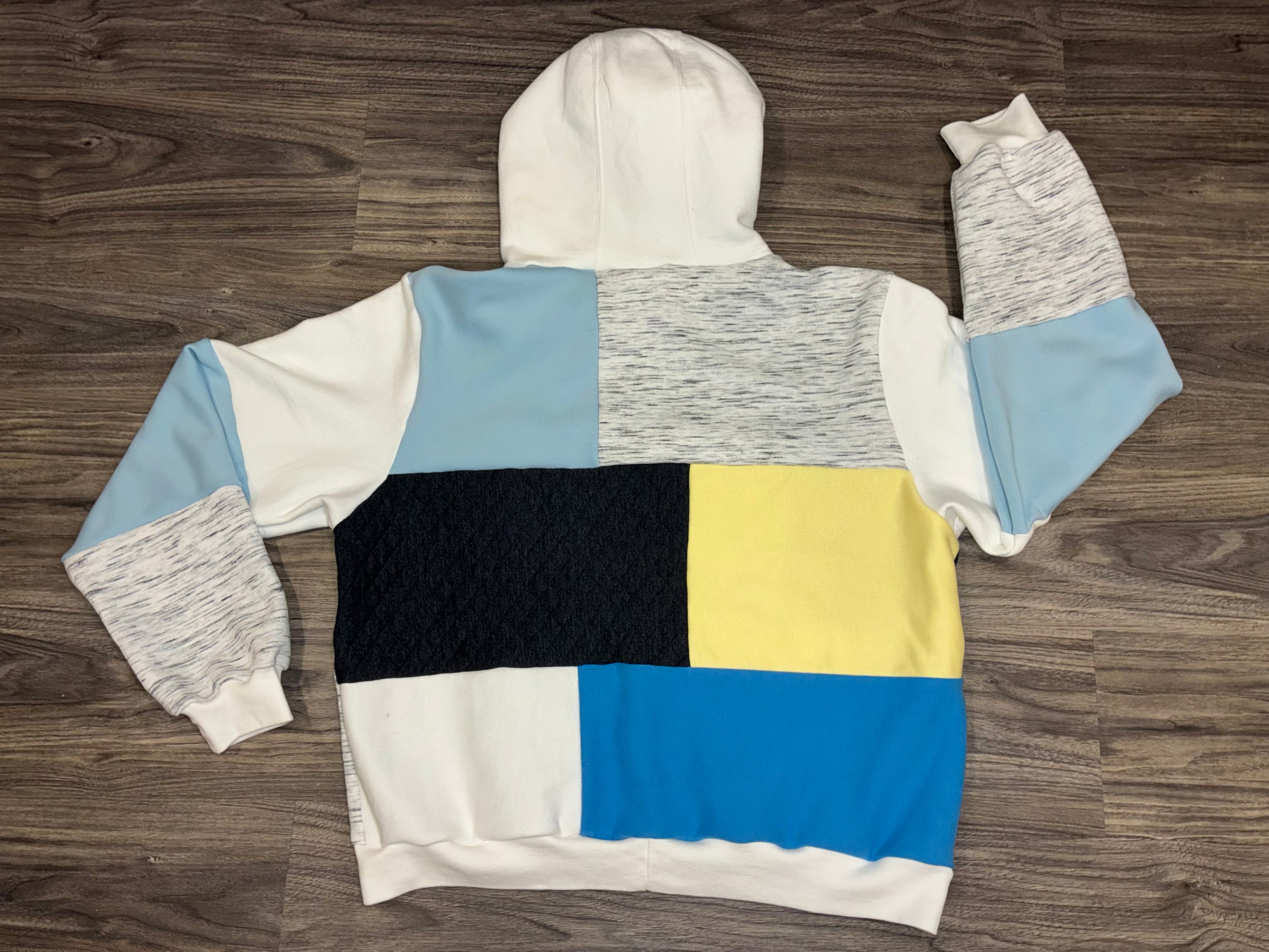 Lakes So Blue Hoodie (L)