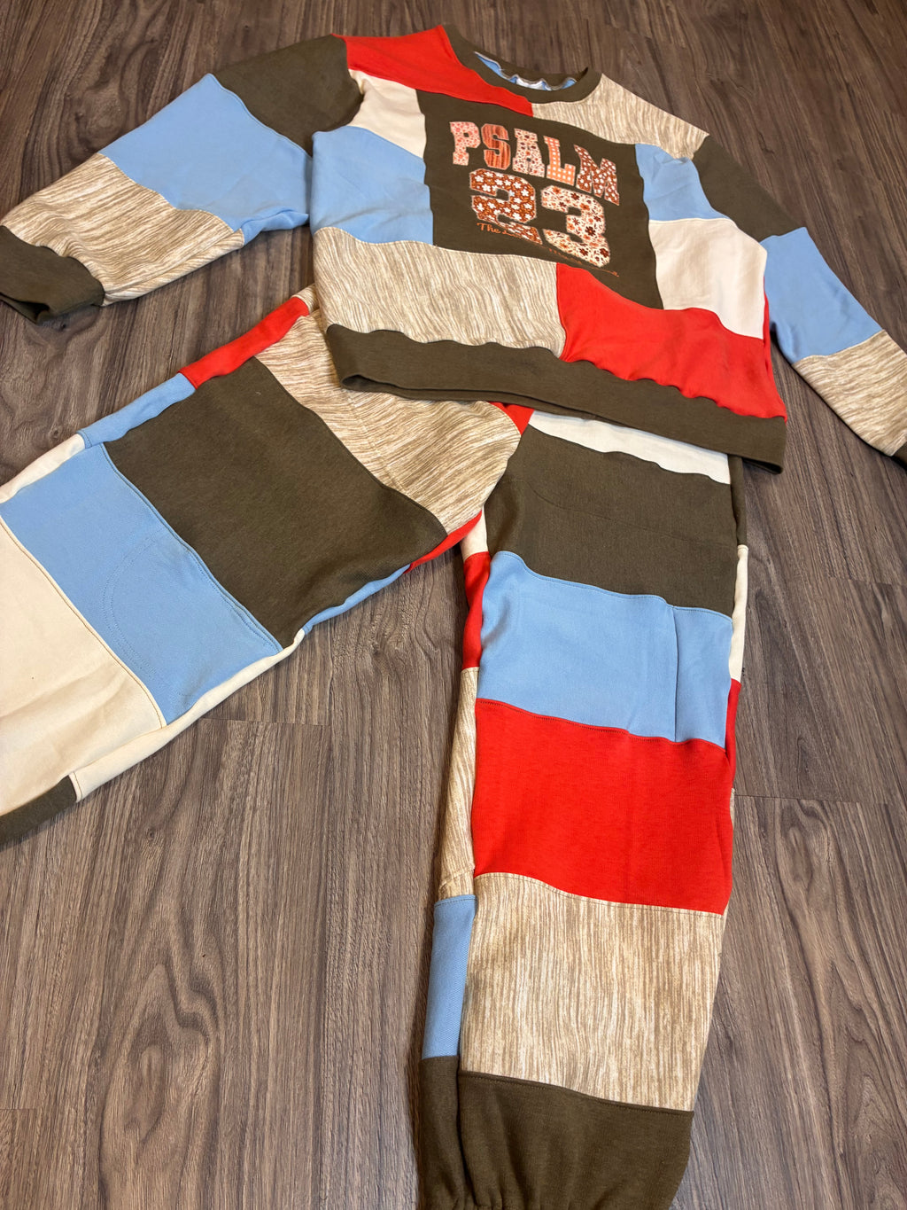 Psalm sweatsuit (Lg)
