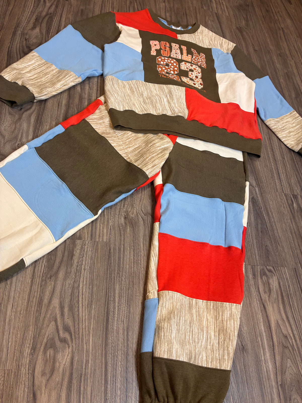 Psalm sweatsuit (Lg)