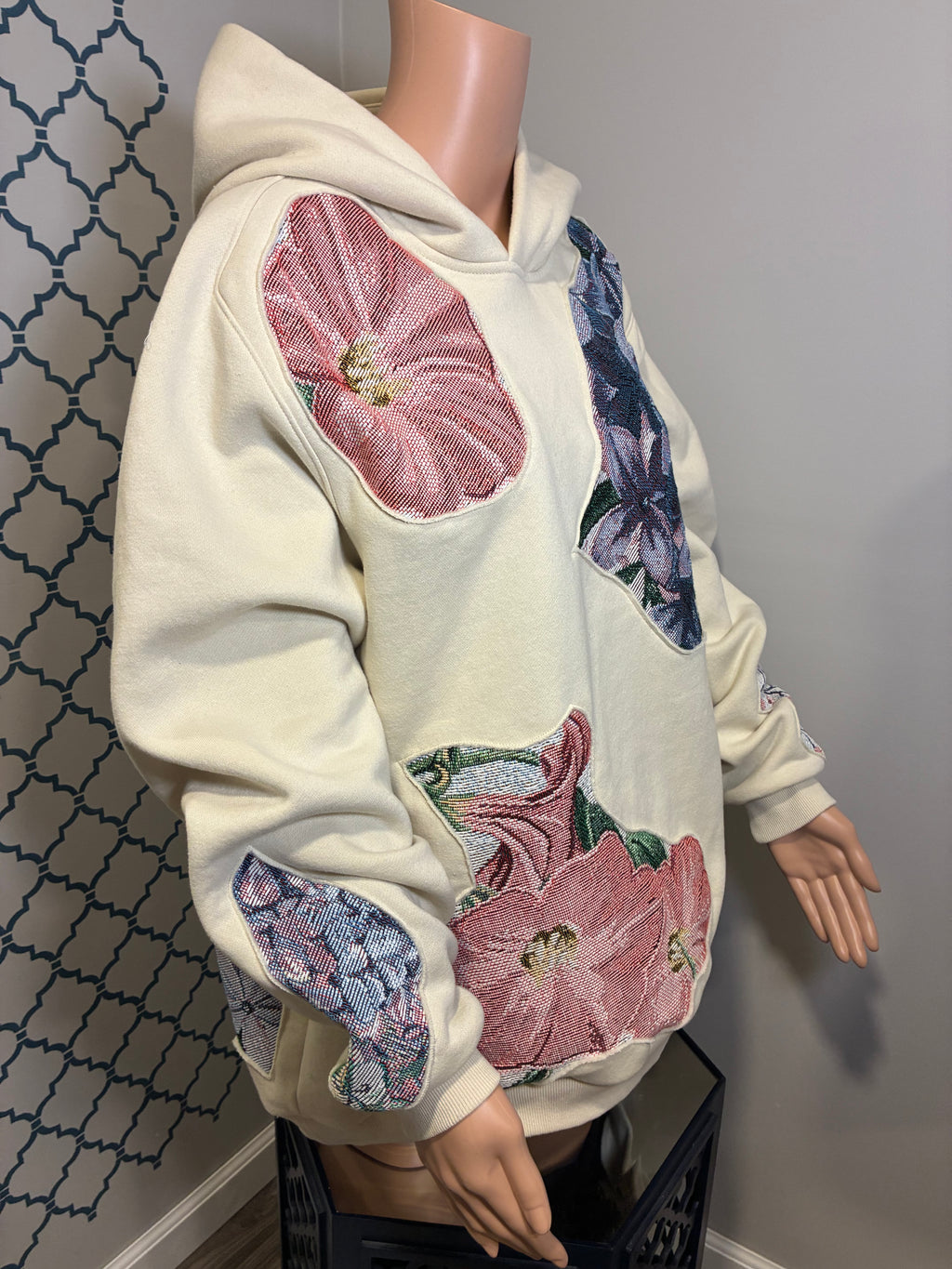 Bloom-blanket Sweatshirt (XL) (SOLD)